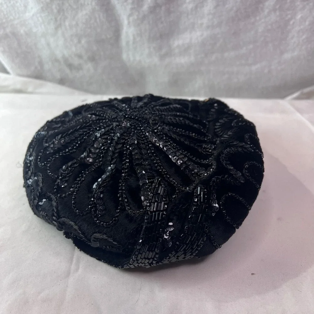 Vintage Maison Annette Baltimore Black Velvet Beaded Sequin Beret Pillbox Hat 22
